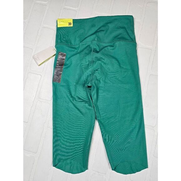 All in motion Sculpt Ultra High Rise Capri XSmall - Picture 2 of 4